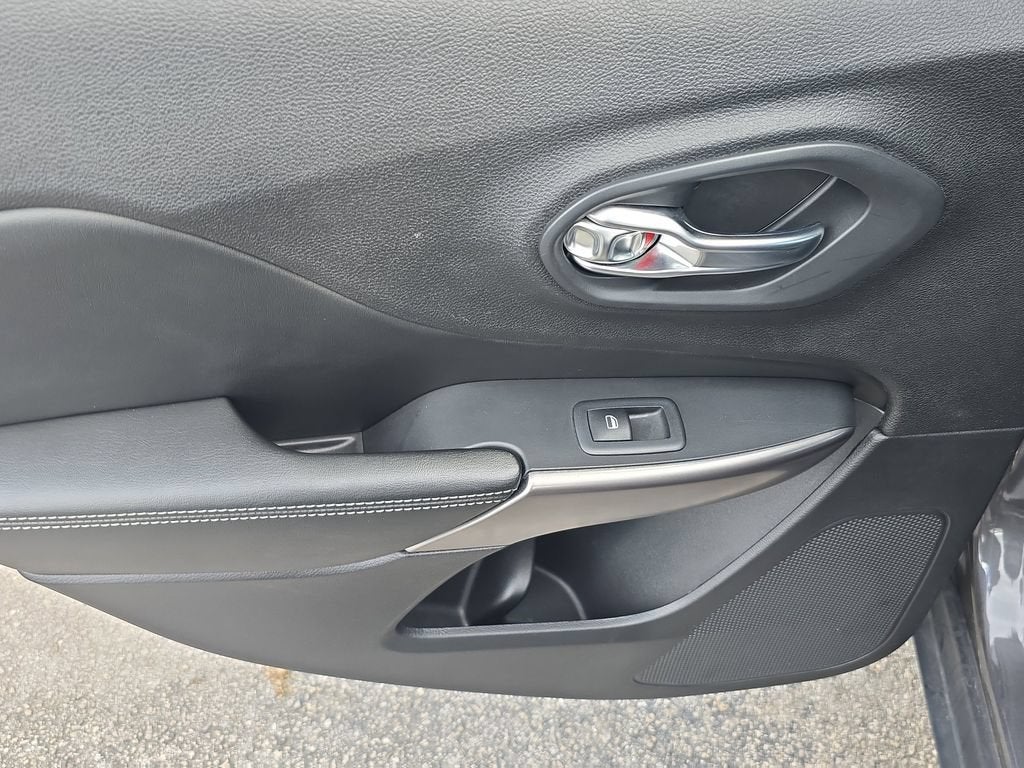 2019 Jeep Cherokee Limited FWD