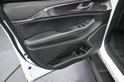2022 Jeep Grand Cherokee L Laredo 4x2