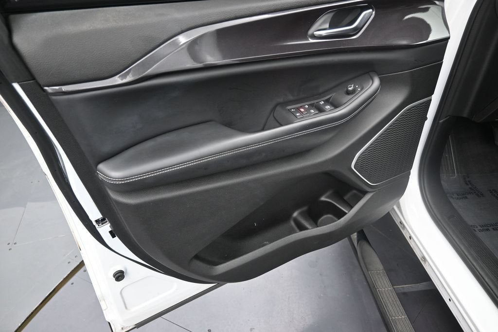 2022 Jeep Grand Cherokee L Laredo 4x2