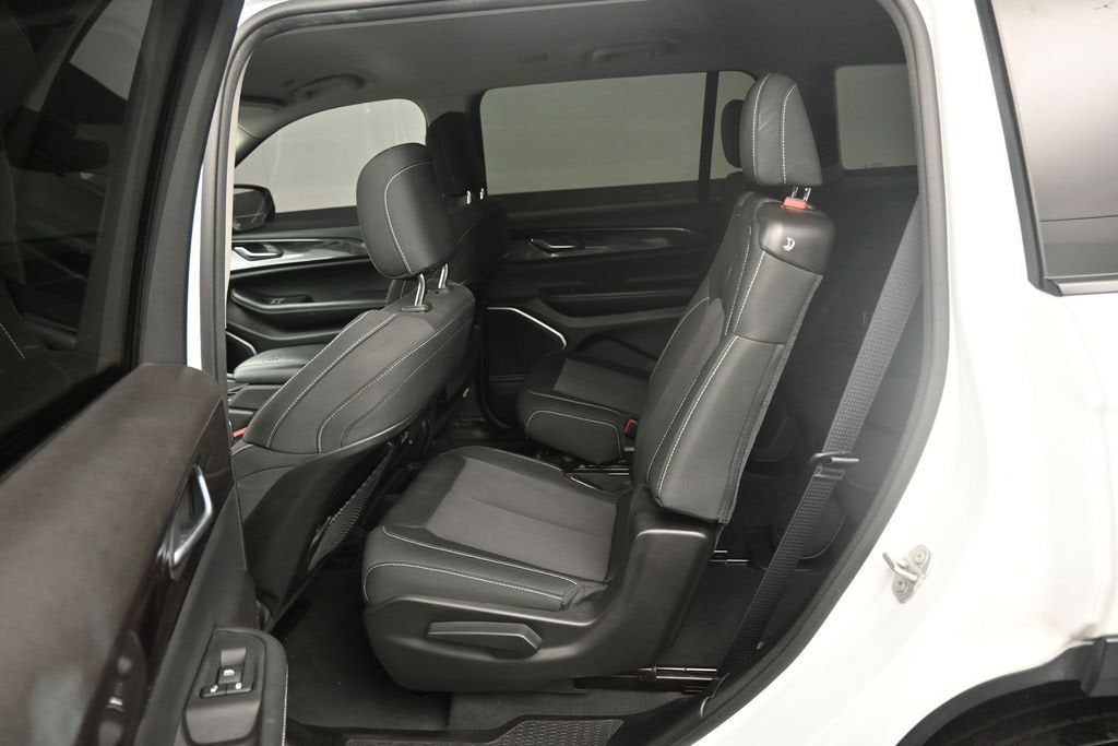 2022 Jeep Grand Cherokee L Laredo 4x2