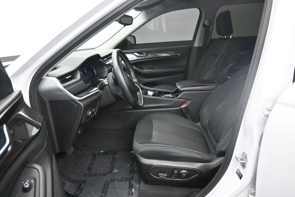 2022 Jeep Grand Cherokee L Laredo 4x2