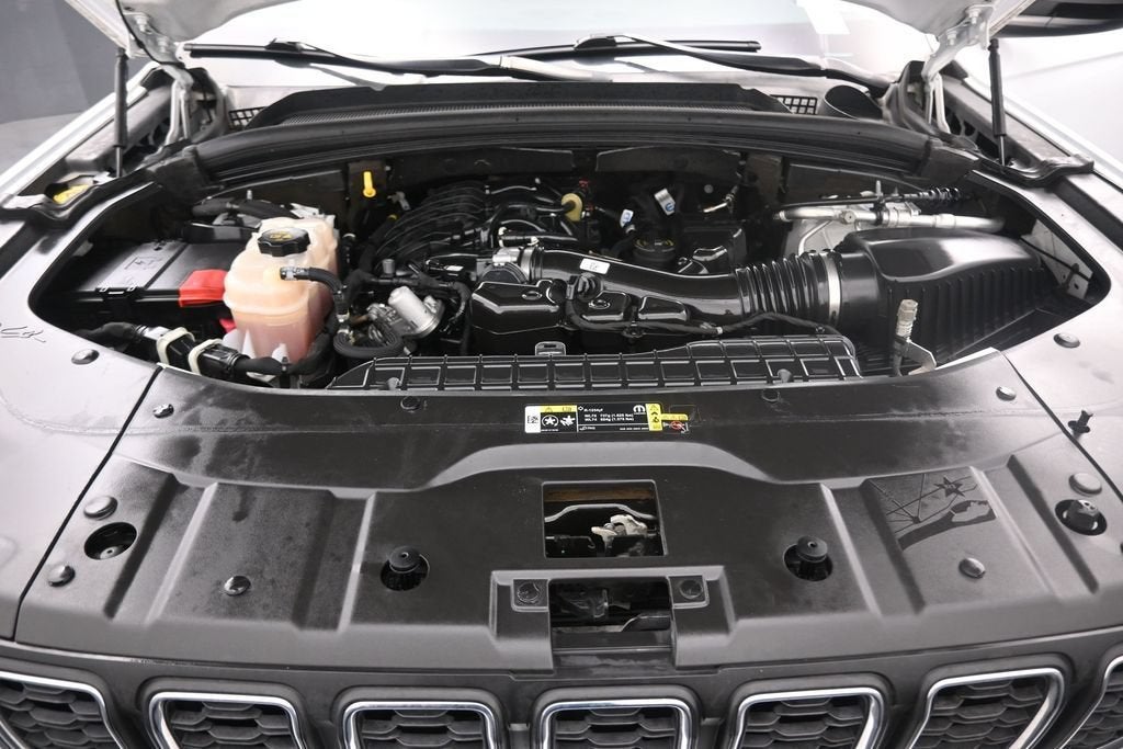 2022 Jeep Grand Cherokee L Laredo 4x2