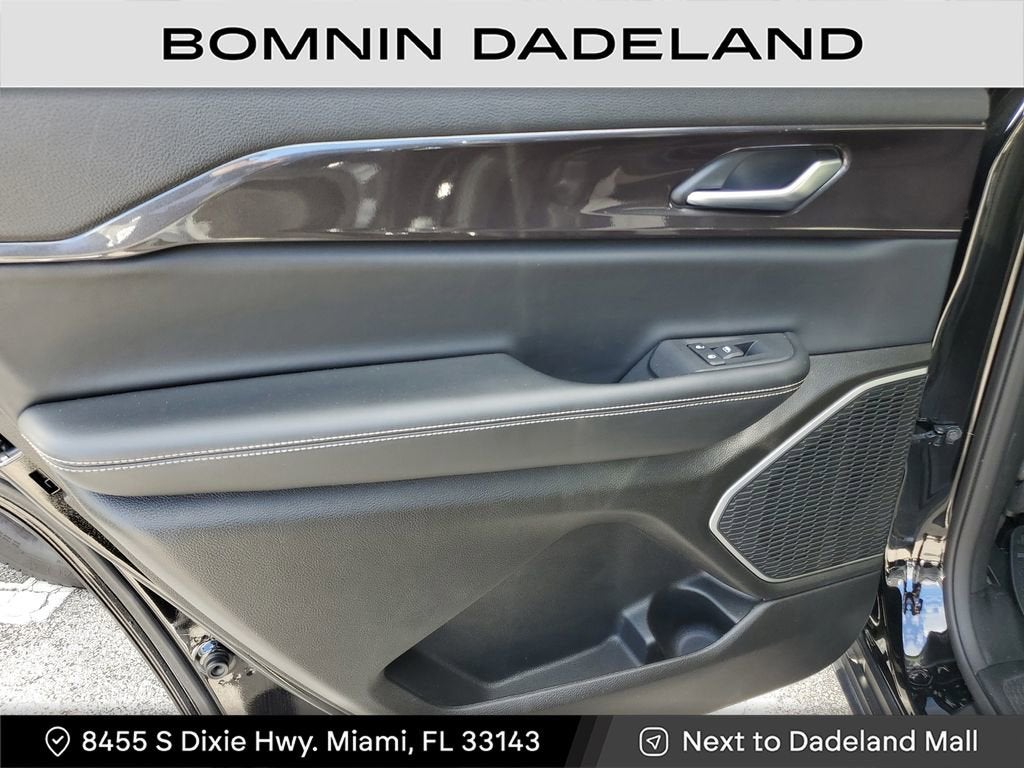 2022 Jeep Grand Cherokee L Laredo