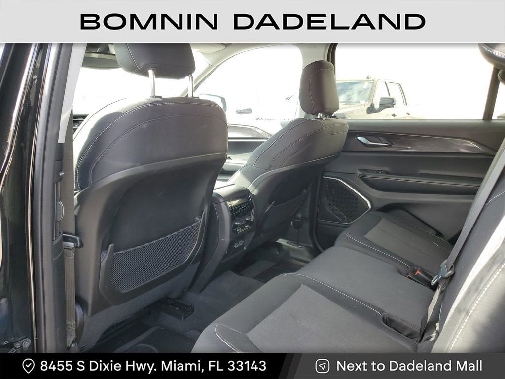 2022 Jeep Grand Cherokee L Laredo