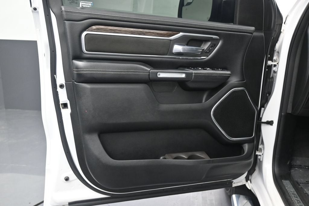 2020 RAM 1500 Laramie Crew Cab 4x2 5'7" Box