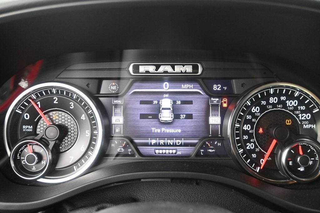 2020 RAM 1500 Big Horn Crew Cab 4x4 5'7" Box