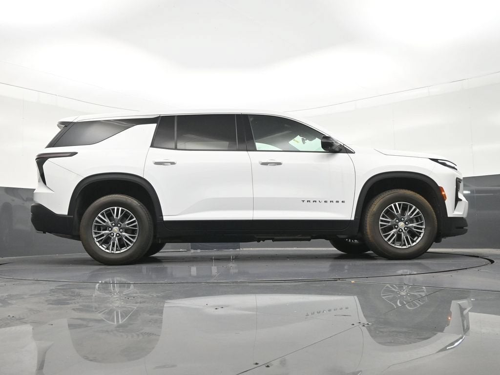 2024 Chevrolet Traverse LS