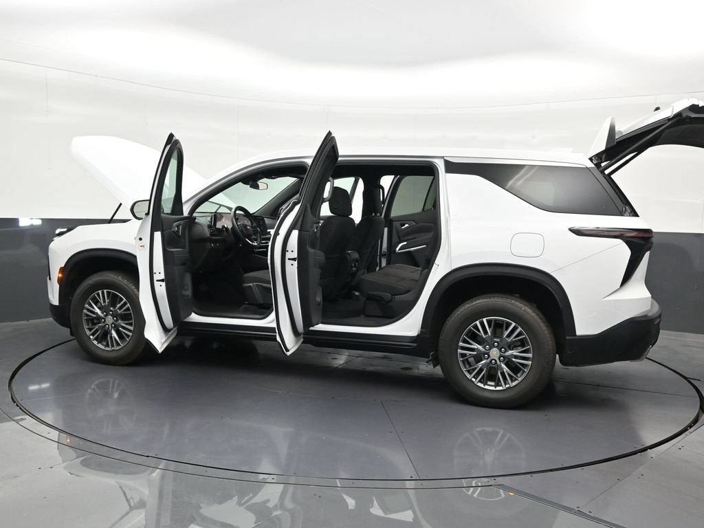 2024 Chevrolet Traverse LS