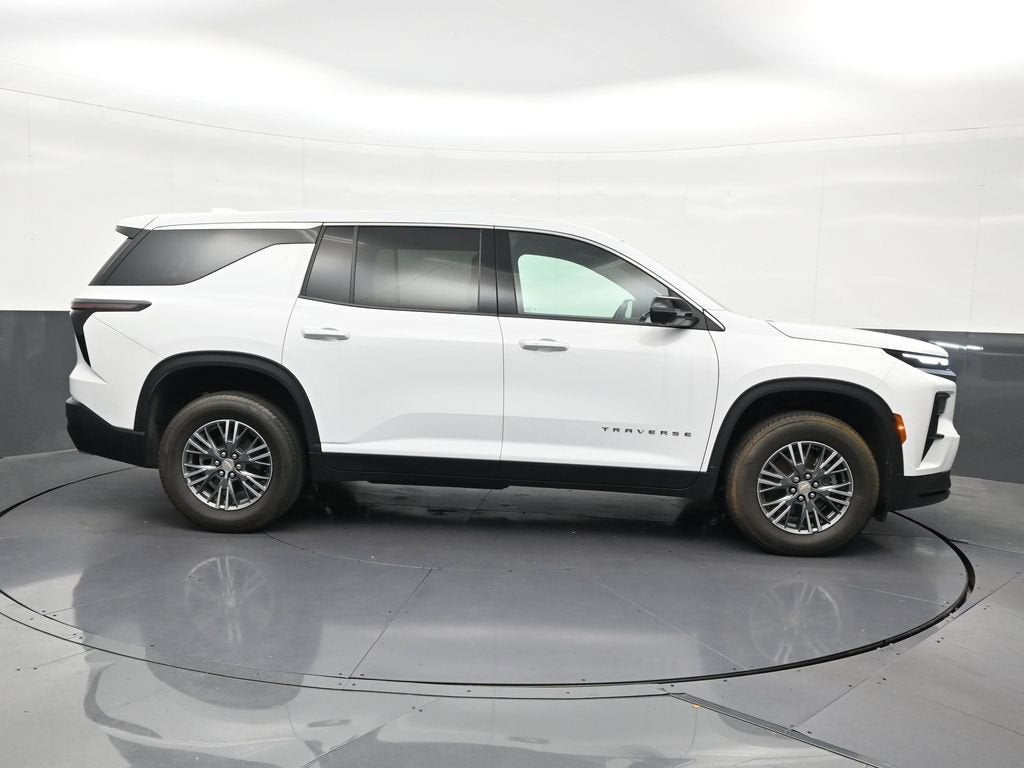 2024 Chevrolet Traverse LS