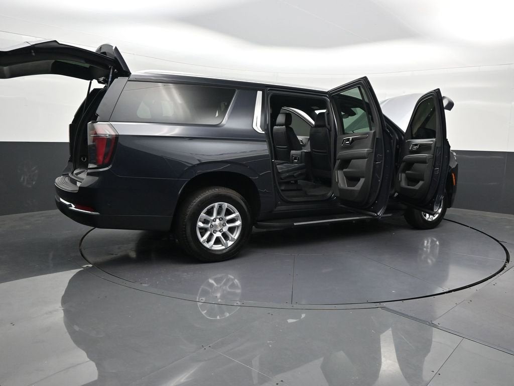 2025 Chevrolet Suburban LS