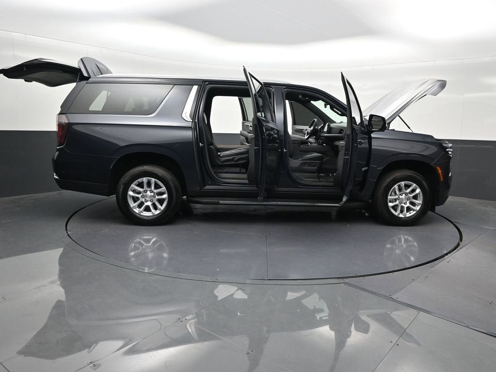 2025 Chevrolet Suburban LS