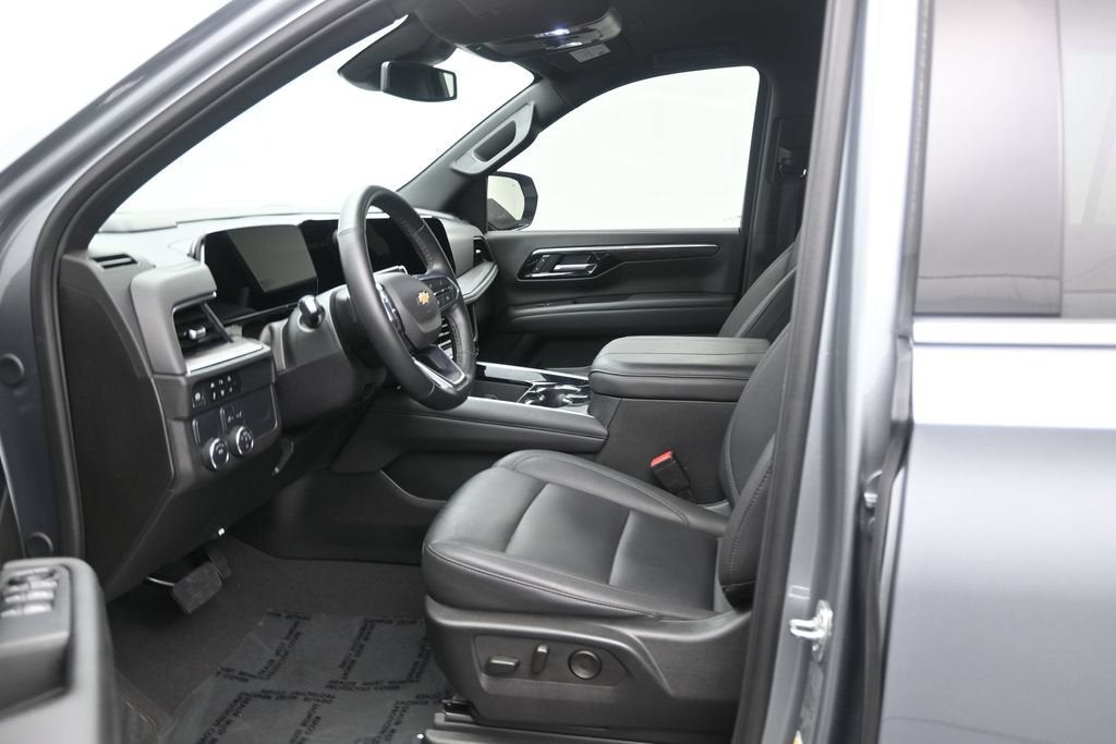 2025 Chevrolet Suburban LT