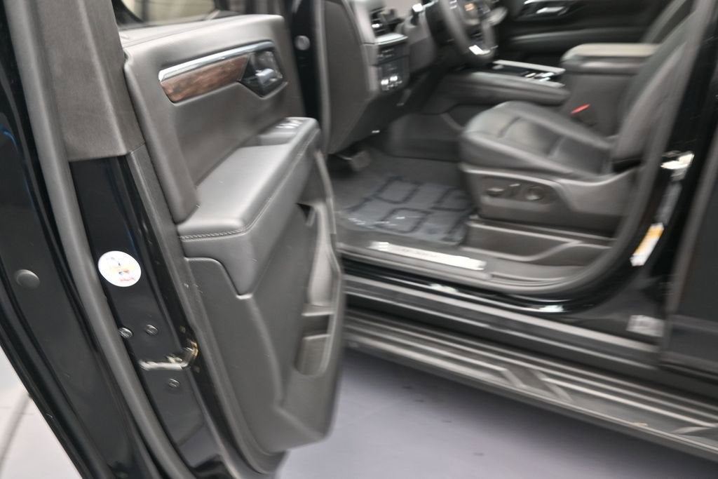 2025 Chevrolet Suburban LT