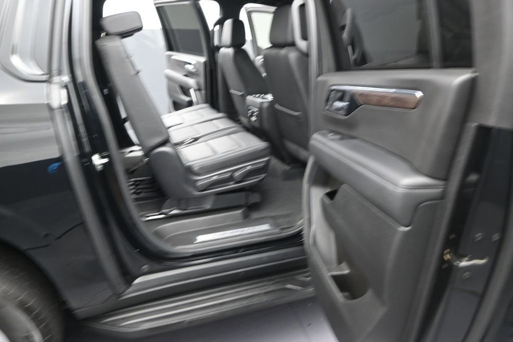 2025 Chevrolet Suburban LT
