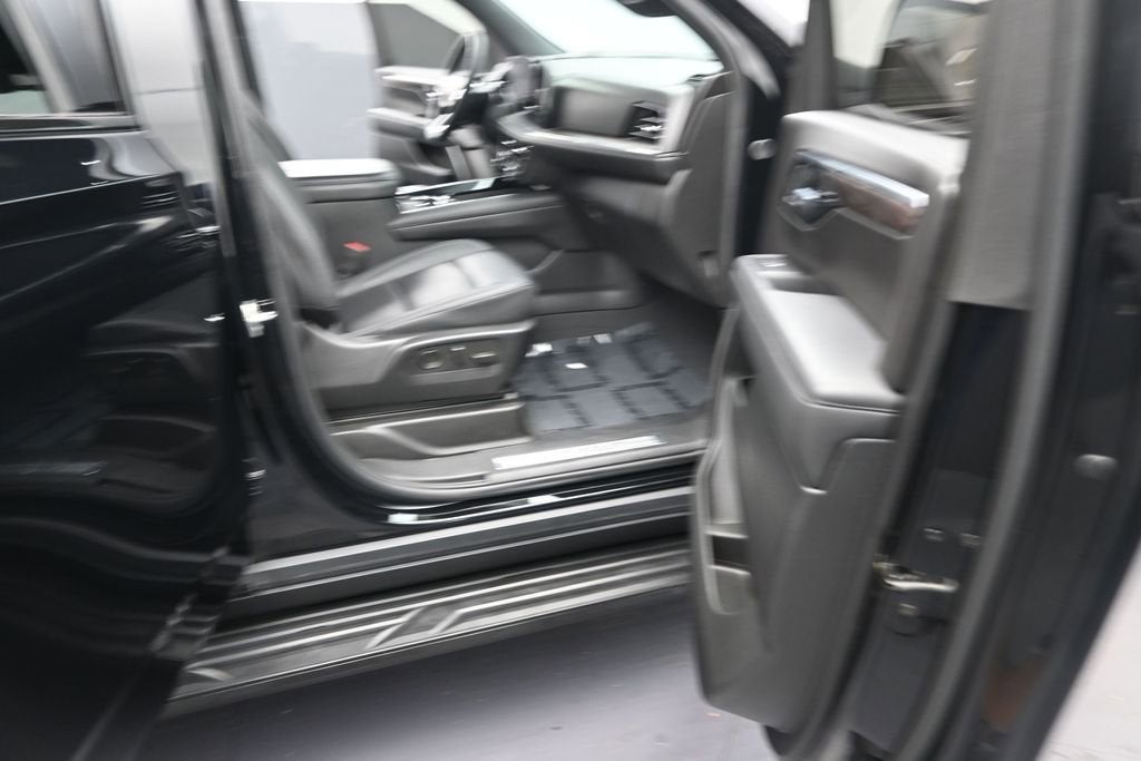 2025 Chevrolet Suburban LT