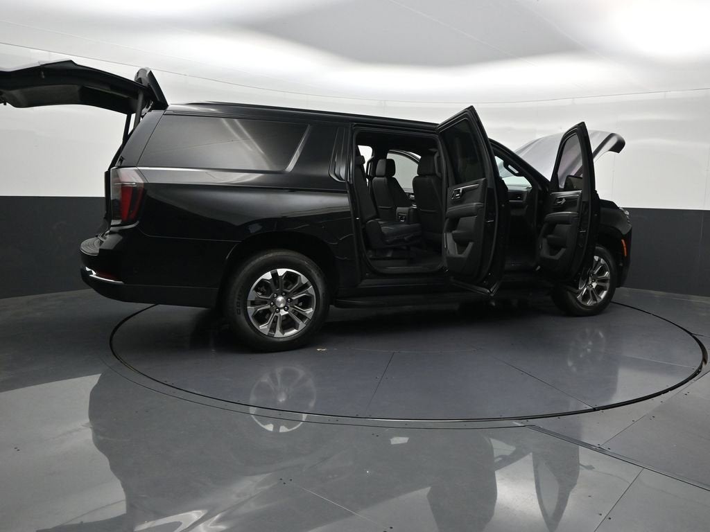 2025 Chevrolet Suburban LT