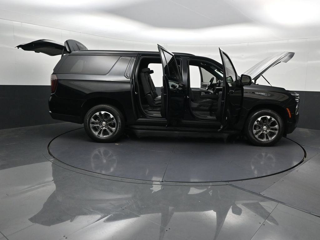 2025 Chevrolet Suburban LT