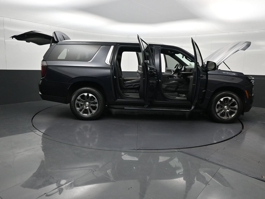 2025 Chevrolet Suburban LT