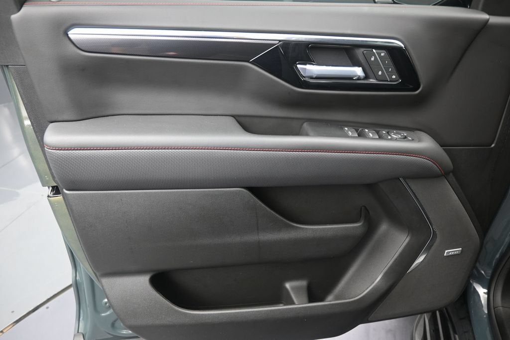 2025 Chevrolet Suburban RST