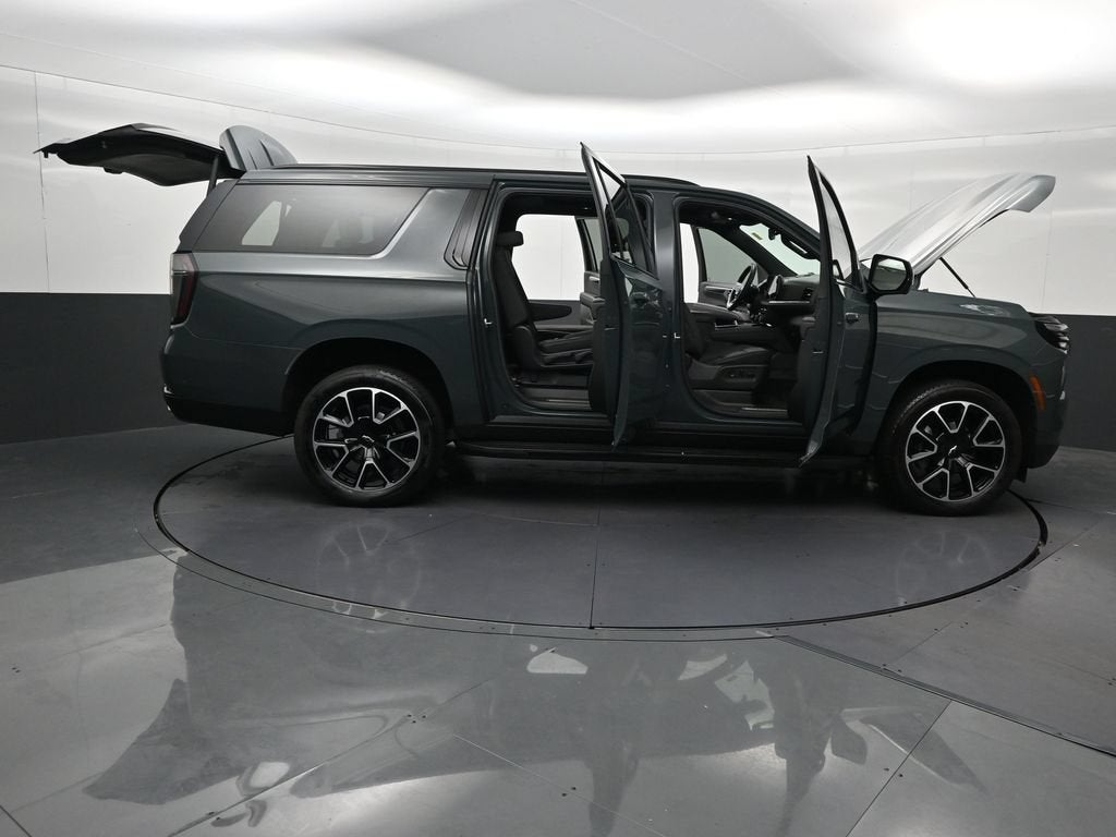 2025 Chevrolet Suburban RST