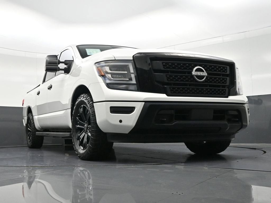 2023 Nissan Titan SV