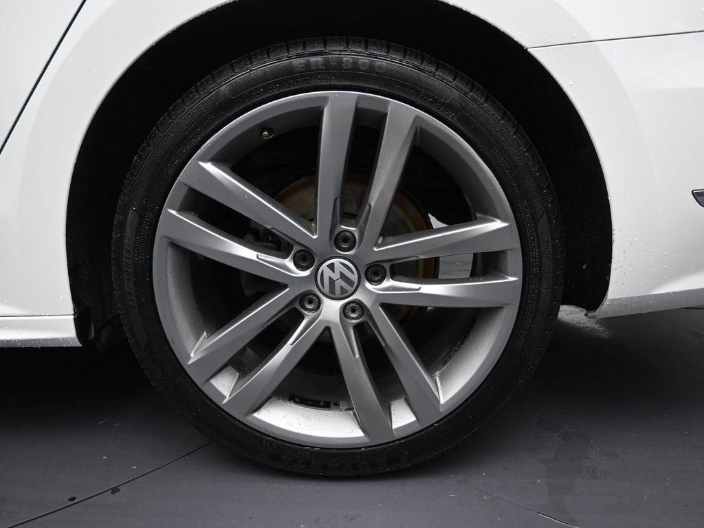 2017 Volkswagen Passat R-Line w/Comfort Pkg