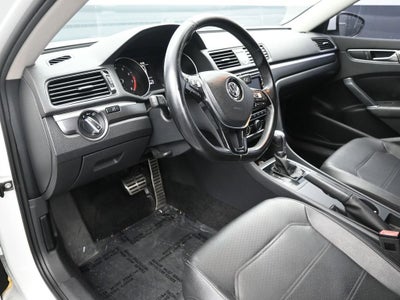 2017 Volkswagen Passat R-Line w/Comfort Pkg