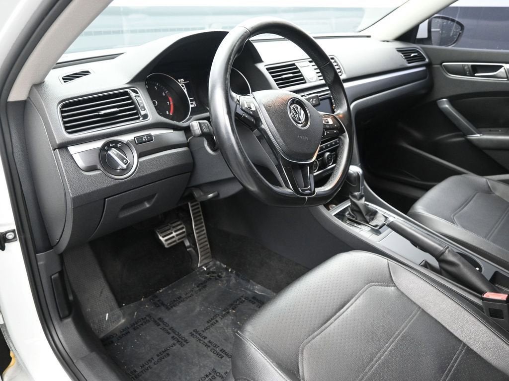 2017 Volkswagen Passat R-Line w/Comfort Pkg