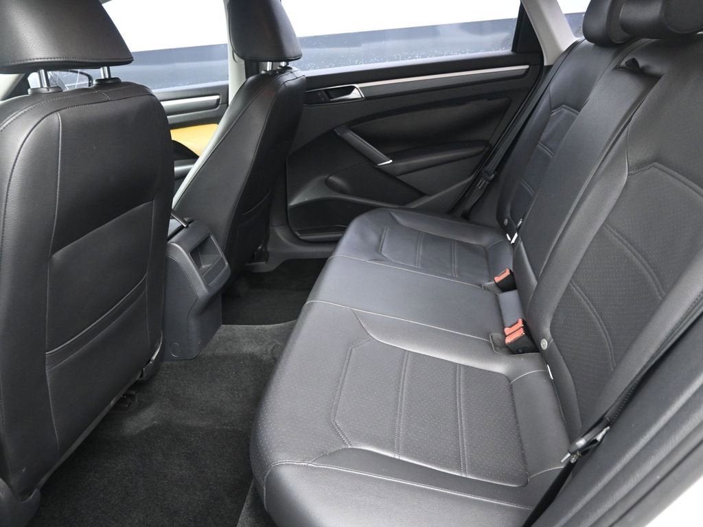 2017 Volkswagen Passat R-Line w/Comfort Pkg