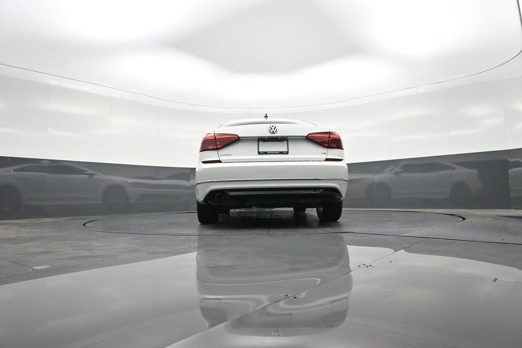 2017 Volkswagen Passat R-Line w/Comfort Pkg