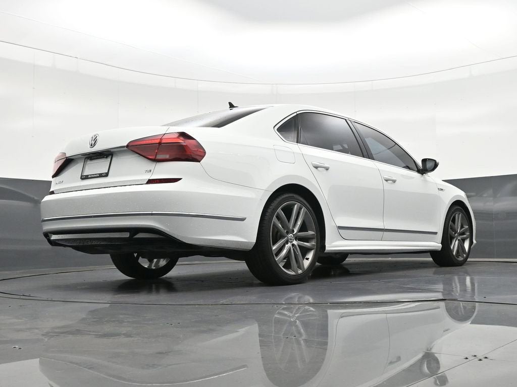 2017 Volkswagen Passat R-Line w/Comfort Pkg