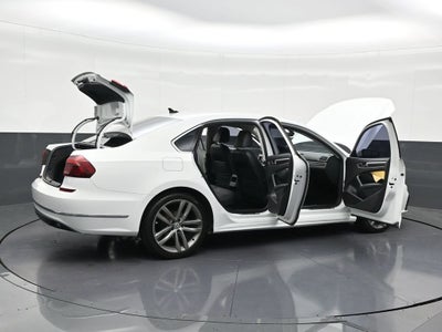 2017 Volkswagen Passat R-Line w/Comfort Pkg