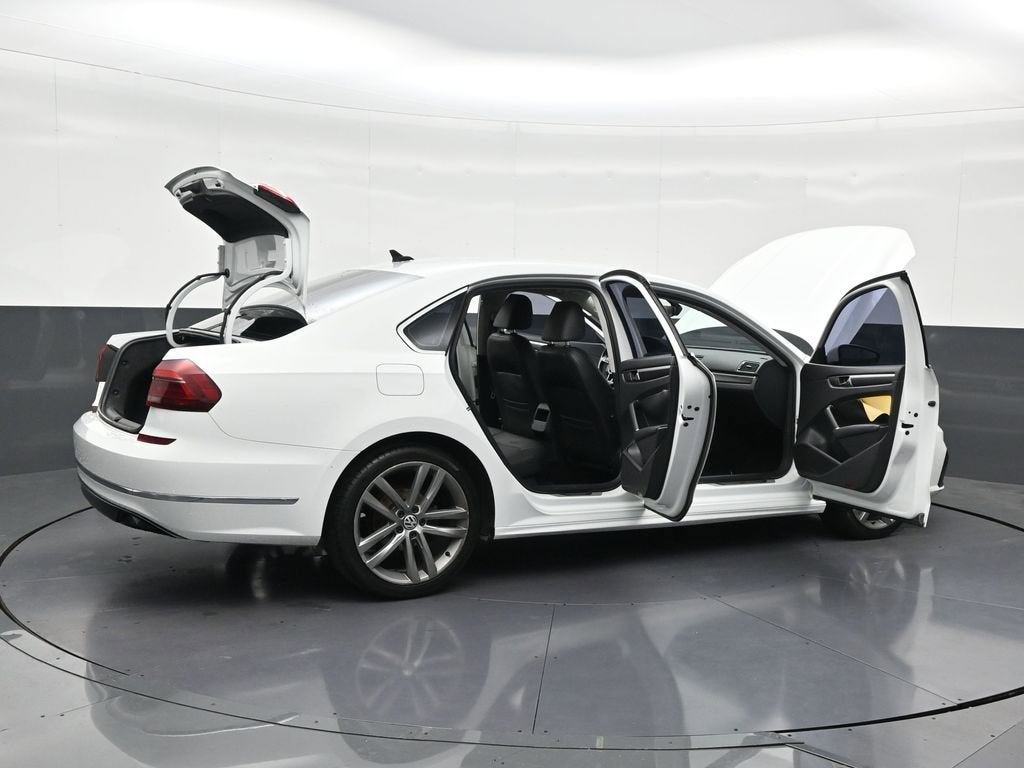 2017 Volkswagen Passat R-Line w/Comfort Pkg