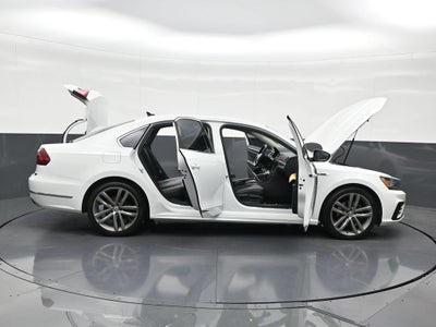 2017 Volkswagen Passat R-Line w/Comfort Pkg