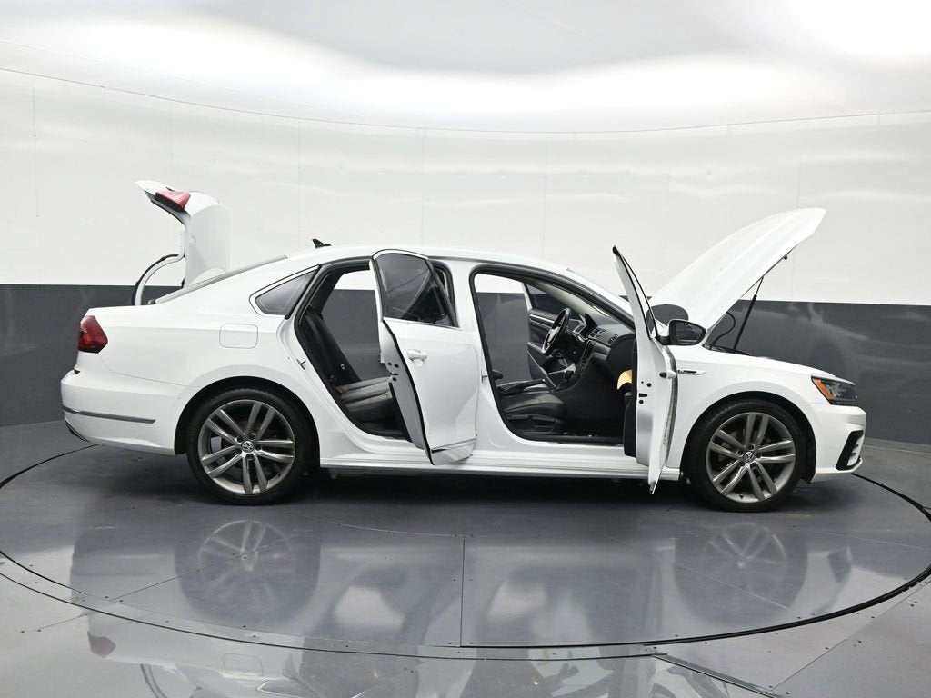 2017 Volkswagen Passat R-Line w/Comfort Pkg