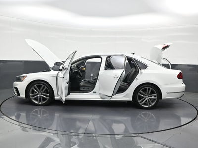 2017 Volkswagen Passat R-Line w/Comfort Pkg