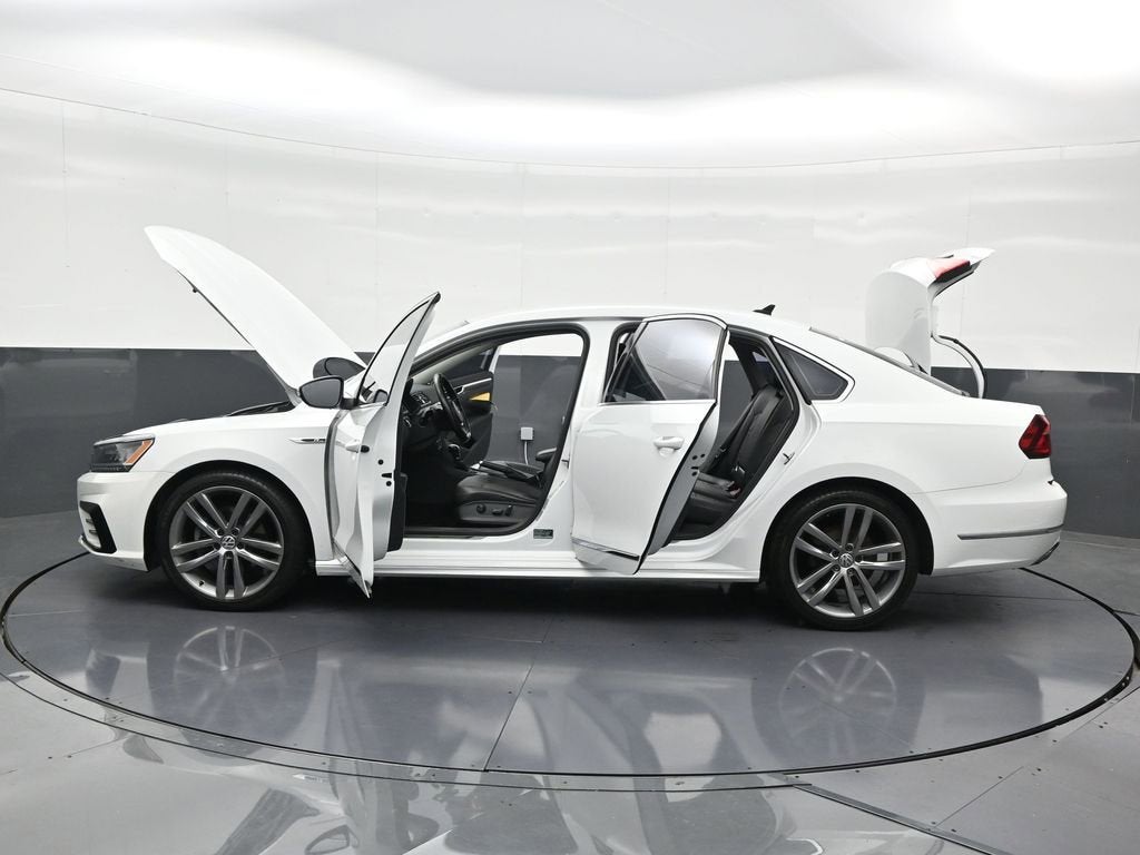 2017 Volkswagen Passat R-Line w/Comfort Pkg