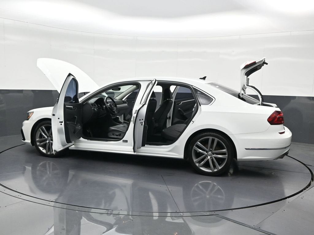 2017 Volkswagen Passat R-Line w/Comfort Pkg