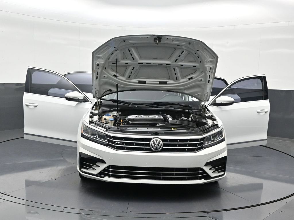 2017 Volkswagen Passat R-Line w/Comfort Pkg