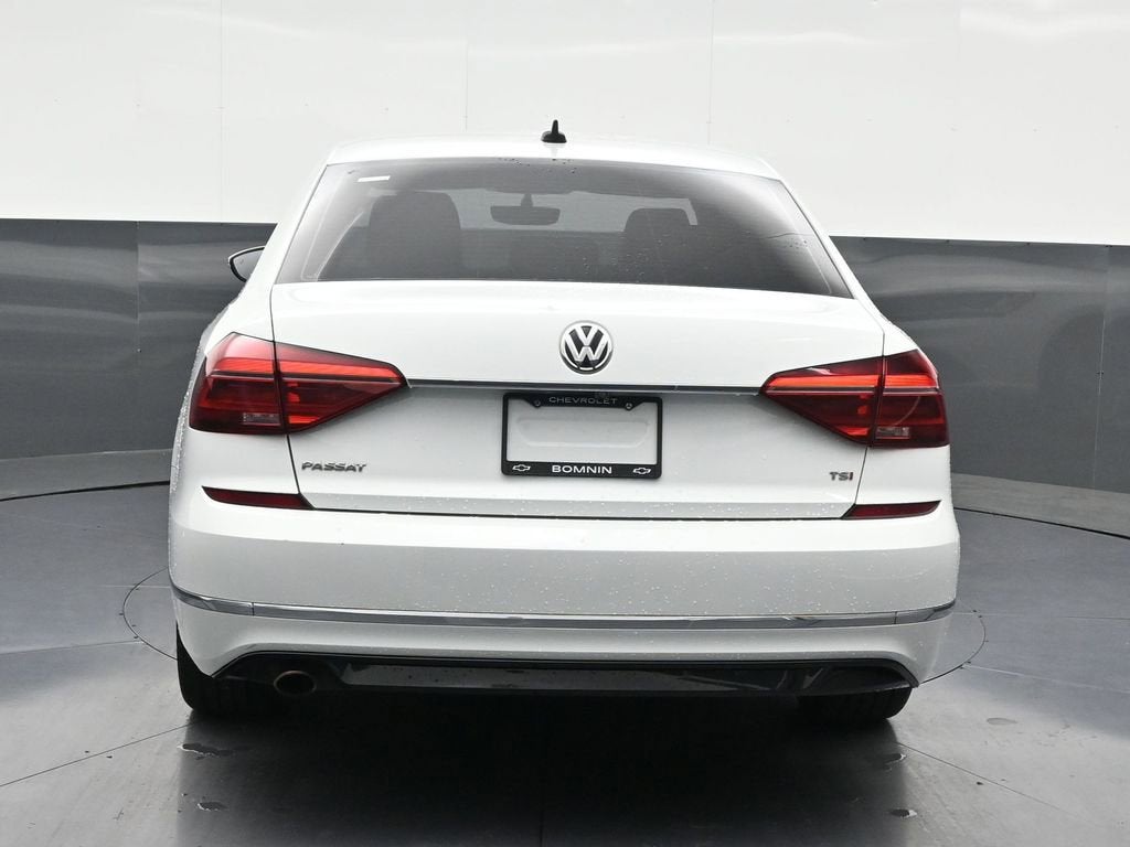 2017 Volkswagen Passat R-Line w/Comfort Pkg
