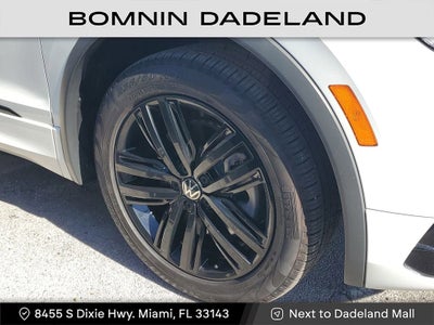 2022 Volkswagen Tiguan SE R-Line Black