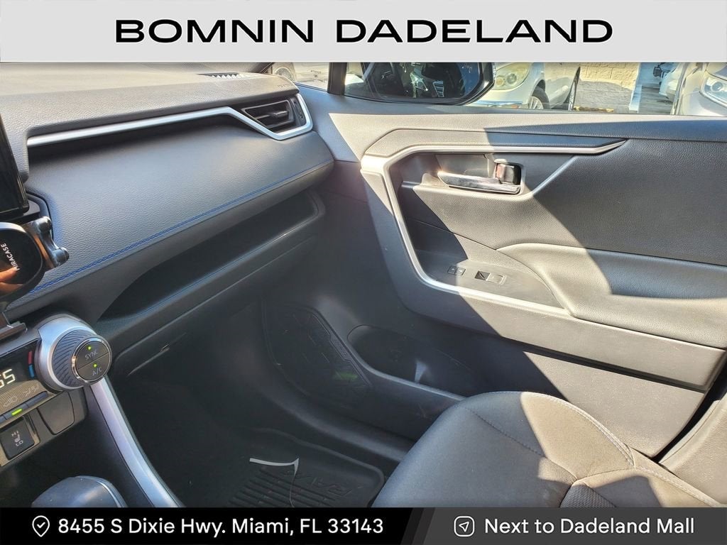 2022 Toyota RAV4 Hybrid SE