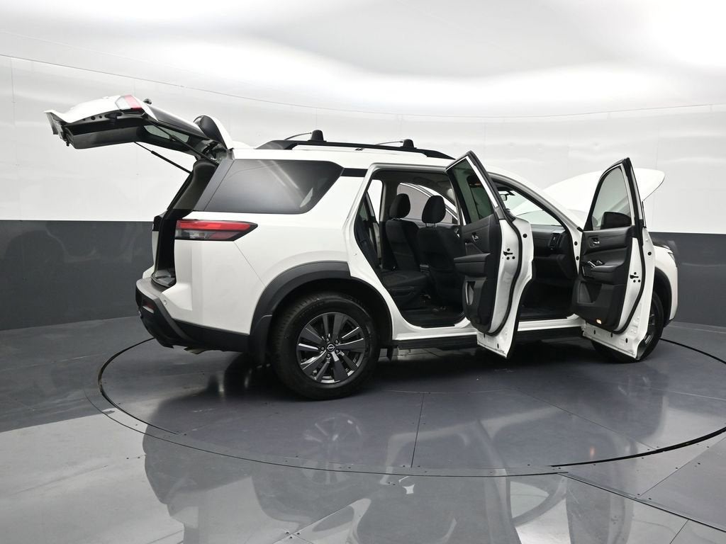 2022 Nissan Pathfinder SV