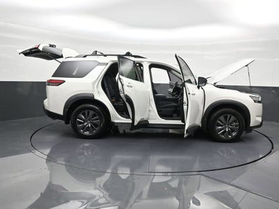 2022 Nissan Pathfinder SV