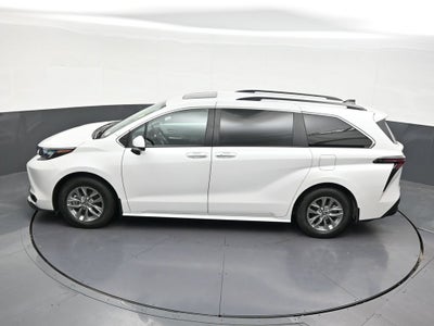 2025 Toyota Sienna XLE