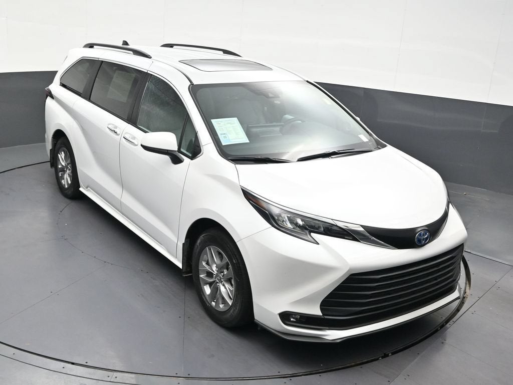 2025 Toyota Sienna XLE