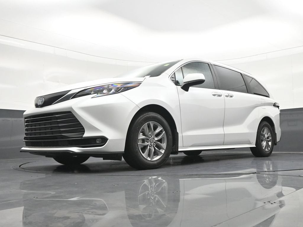2025 Toyota Sienna XLE