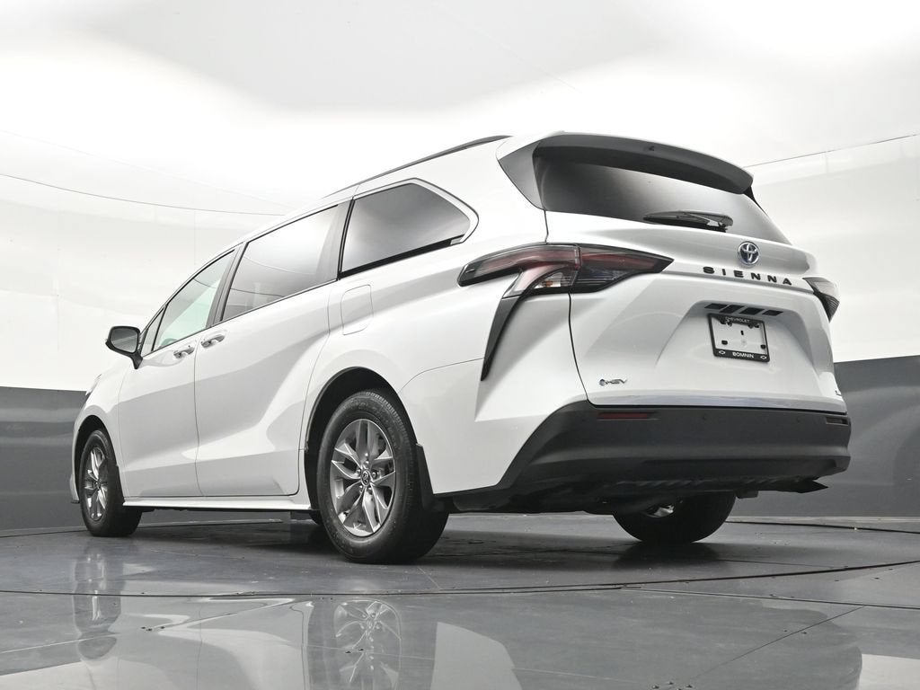 2025 Toyota Sienna XLE