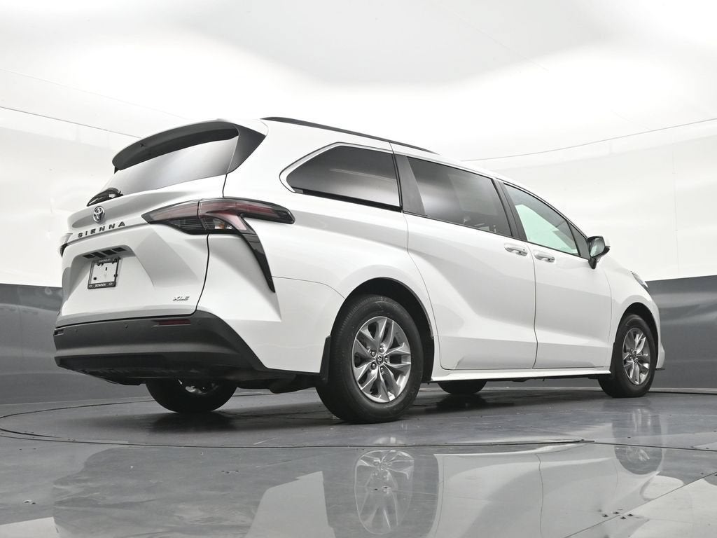 2025 Toyota Sienna XLE