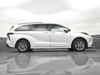 2025 Toyota Sienna XLE